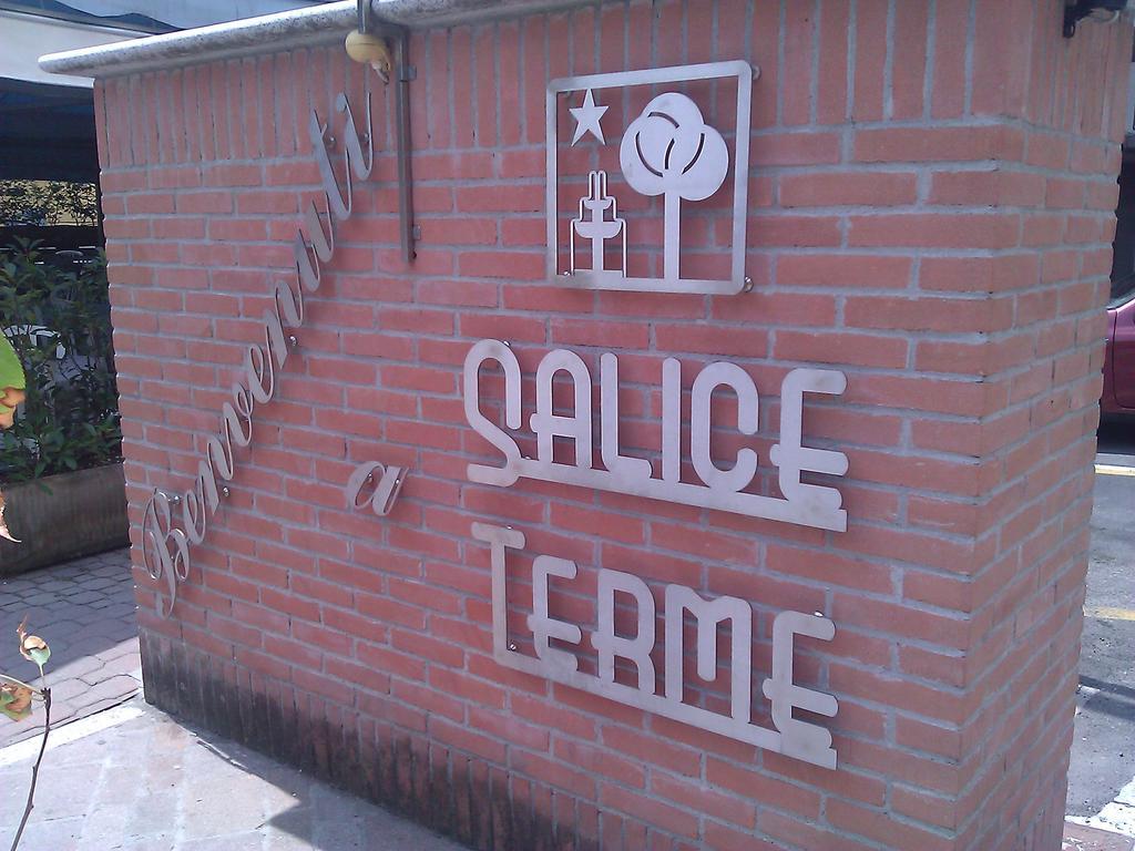 Bilocale Salice Terme Apartment Exterior photo